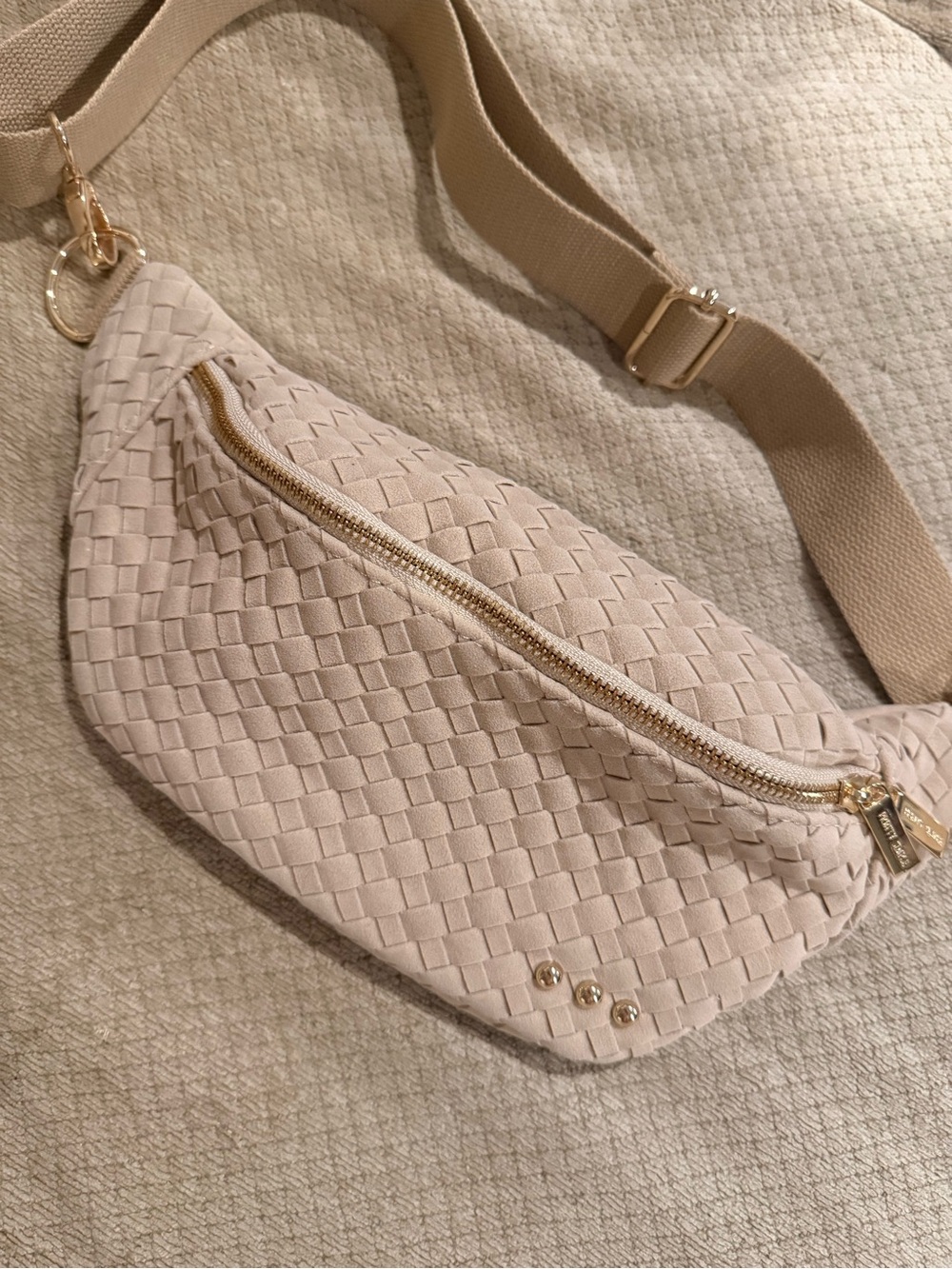 Pretty Simple Woven Cream Crossbody Bag with Gold Hardware